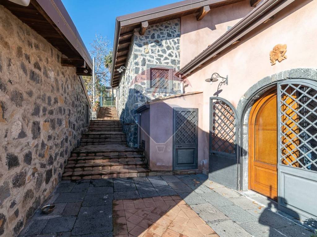 Casa indipendente a Milo in Via Martiri D'Ungheria, 33 - Foto 5