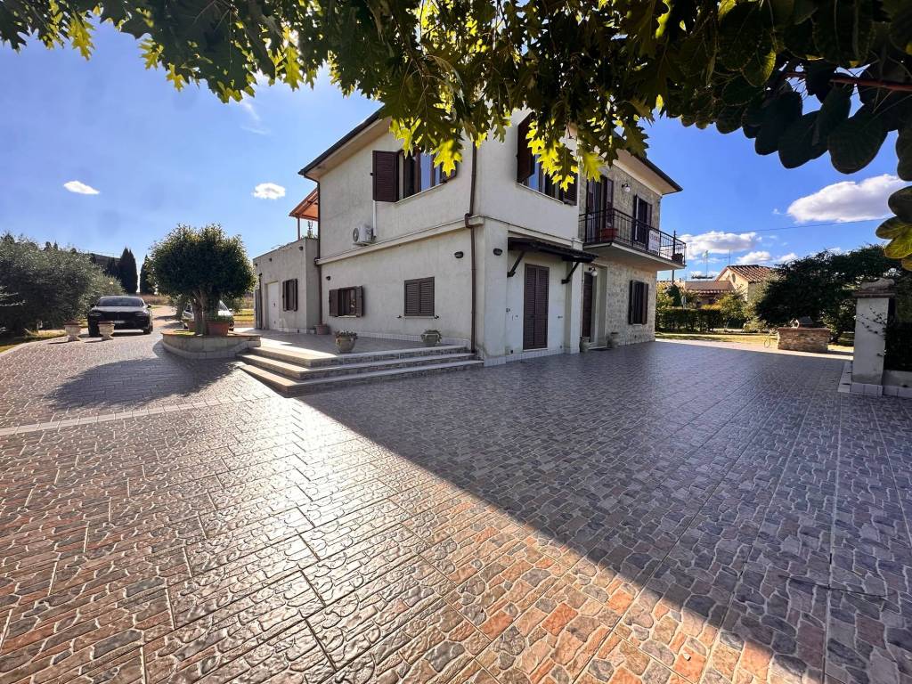 Casa indipendente a Castiglione del lago in Via Lazio, 13 - Foto 2