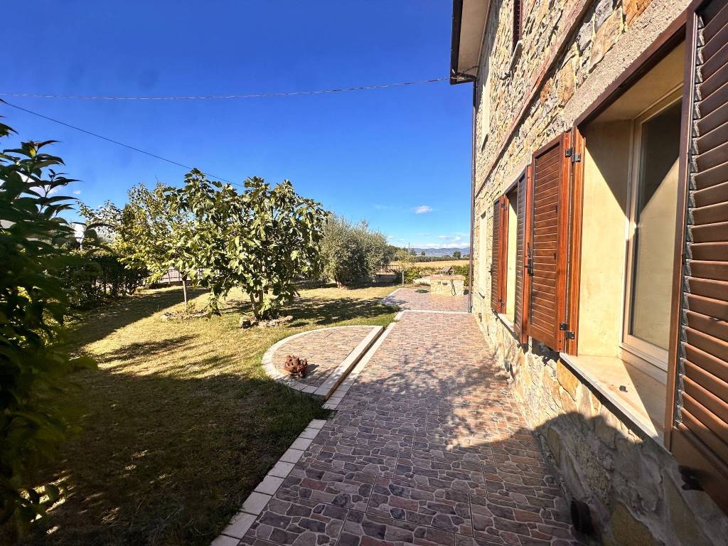 Casa indipendente a Castiglione del lago in Via Lazio, 13 - Foto 4