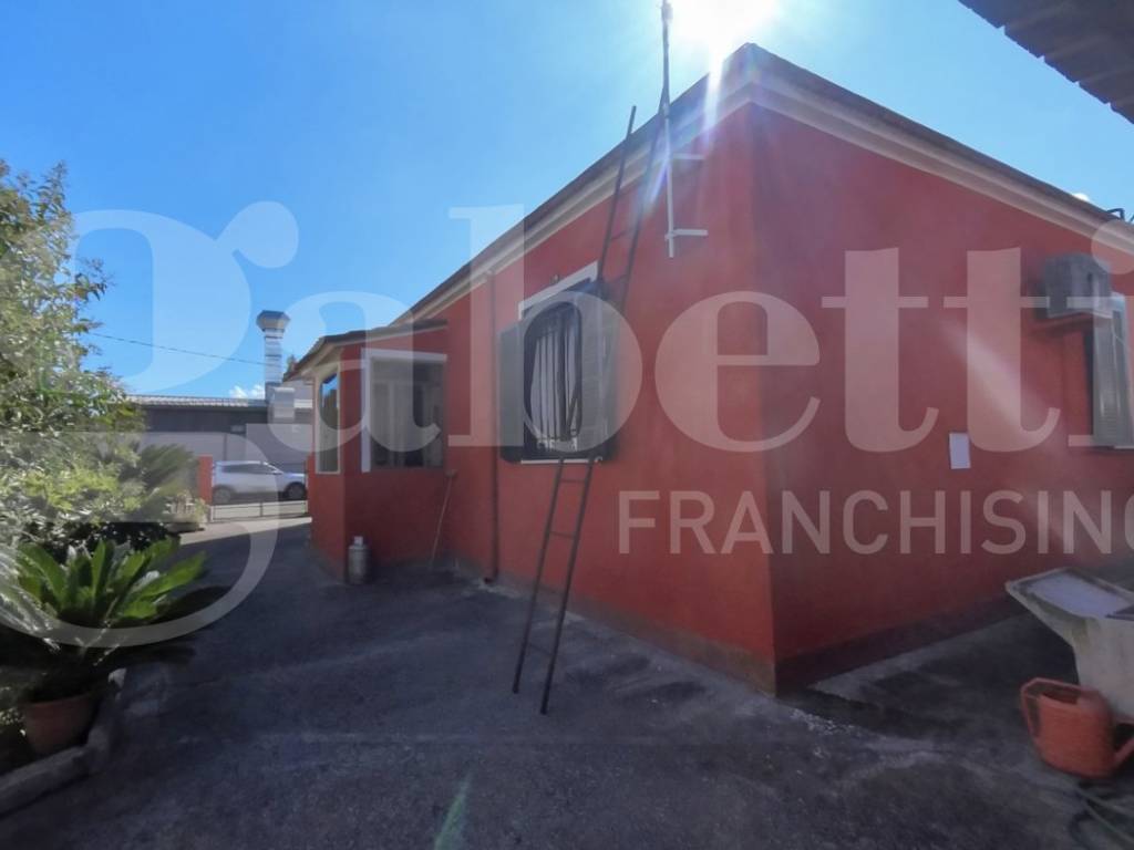 Villa a Aprilia in Via Titta Ruffo , 8 - Foto 4