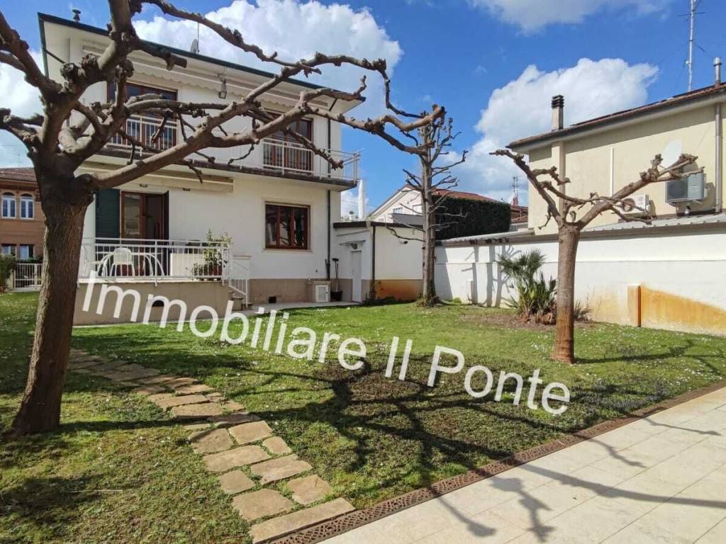 Villa a Camaiore in Via 25 Luglio - Foto 3