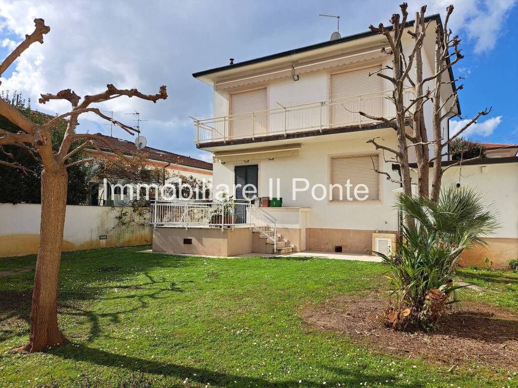 Villa a Camaiore in Via 25 Luglio - Foto 4