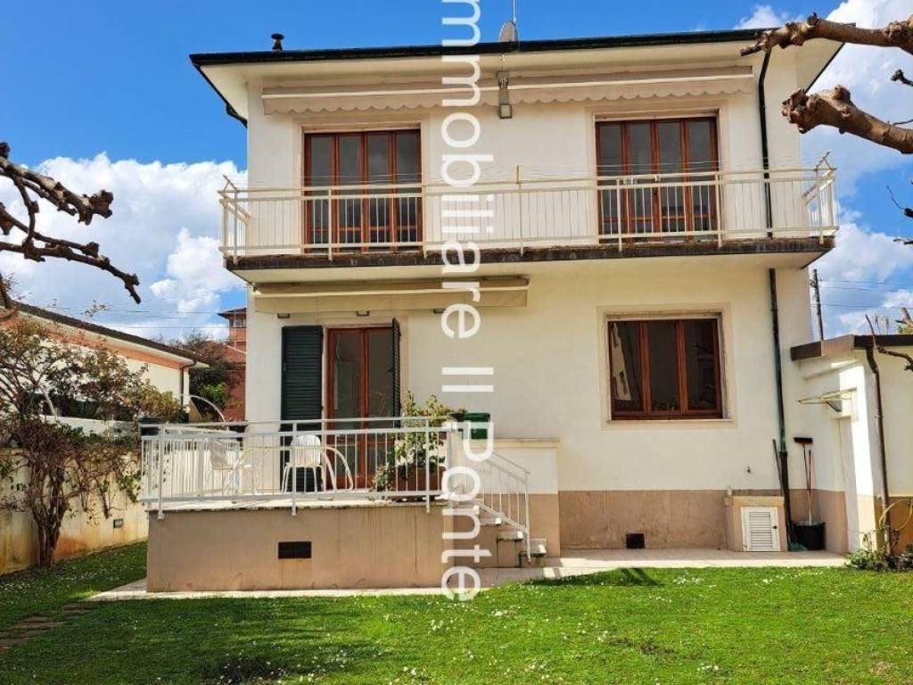 Villa a Camaiore in Via 25 Luglio - Foto 5