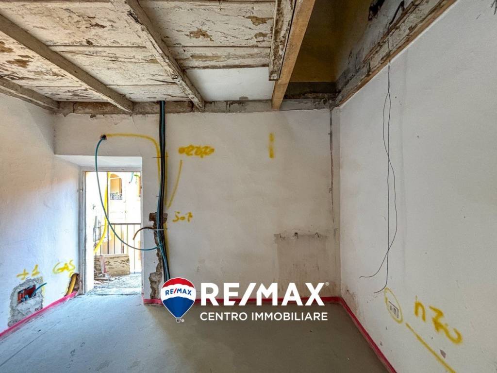 Appartamento a Bisuschio in Via Alessandro Volta - Foto 3