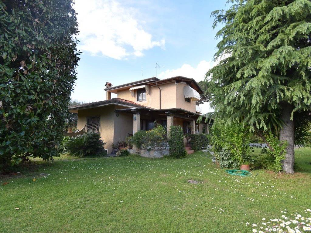 Villa a Forte dei marmi in Via Don Giovanni Minzoni - Foto 5