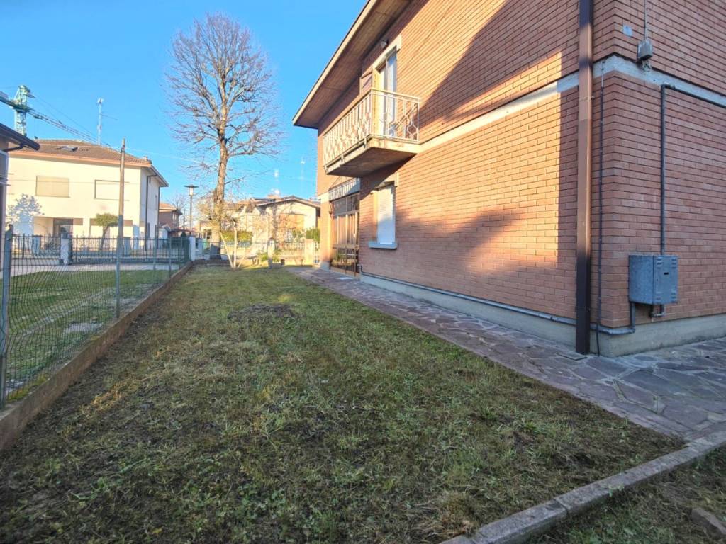 Villa a Novi di modena in Via della Libertà, 57 - Foto 2