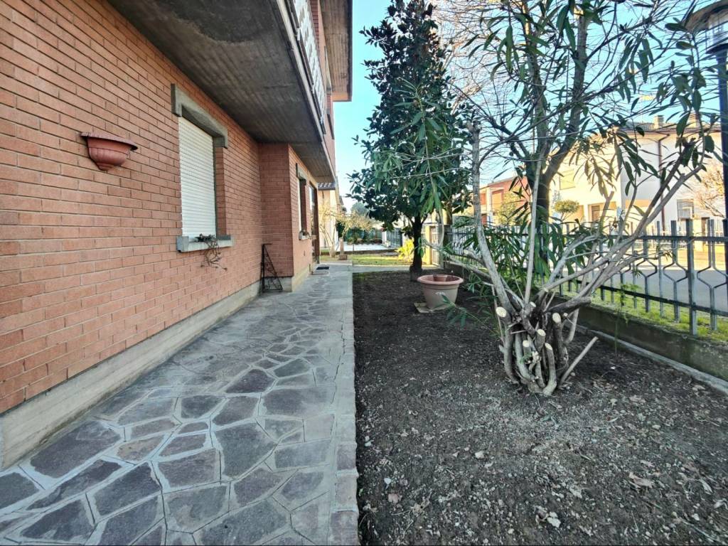 Villa a Novi di modena in Via della Libertà, 57 - Foto 4