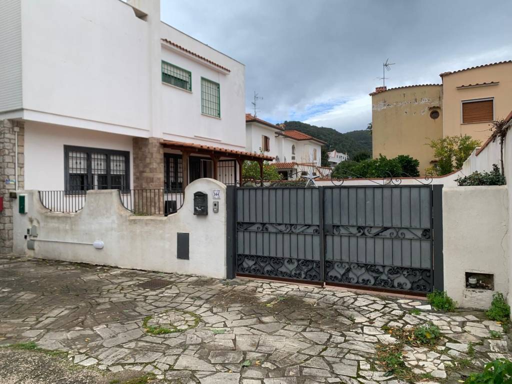 Villa a San felice circeo in Viale Tommaso Tittoni, 144 - Foto 2