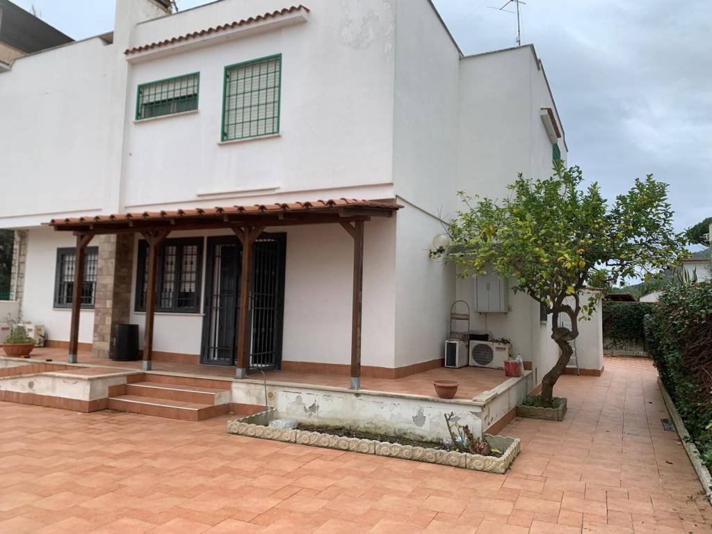 Villa a San felice circeo in Viale Tommaso Tittoni, 144 - Foto 3