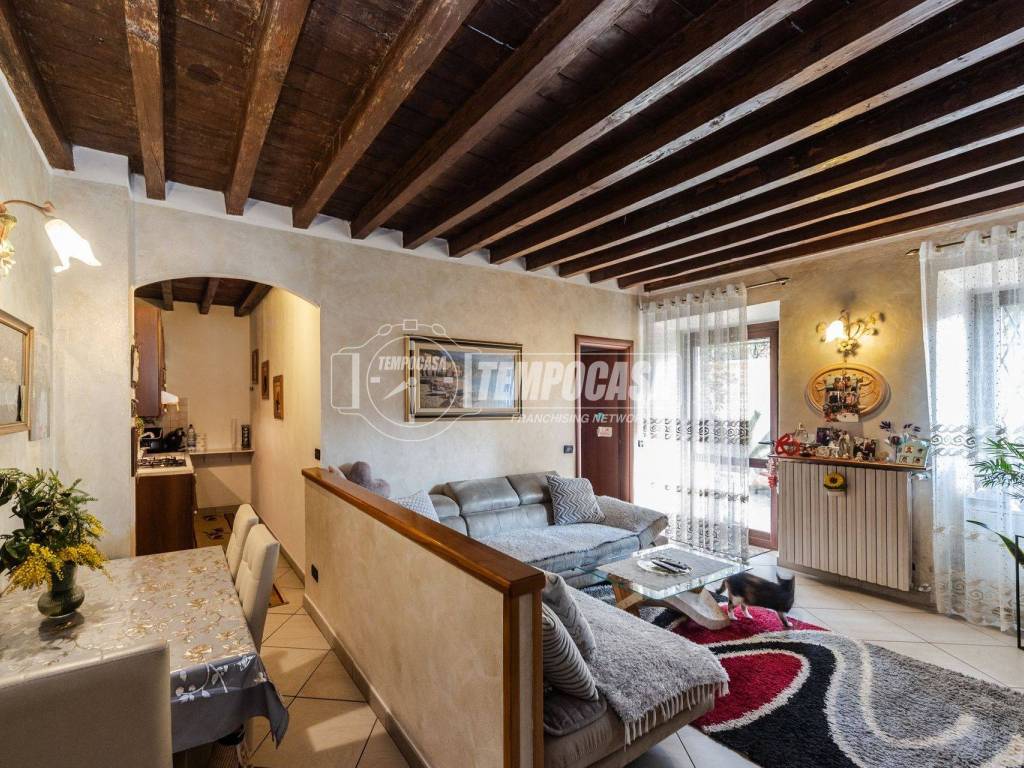 Appartamento a Barzanò in via roma 46 - Foto 4