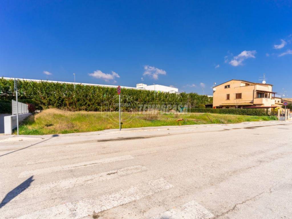 Terreno a Montecosaro in Via F.lli Cervi 1/AA - Foto 2