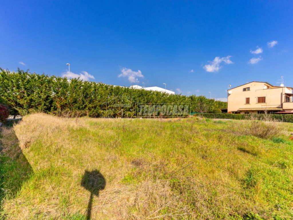 Terreno a Montecosaro in Via F.lli Cervi 1/AA - Foto 3