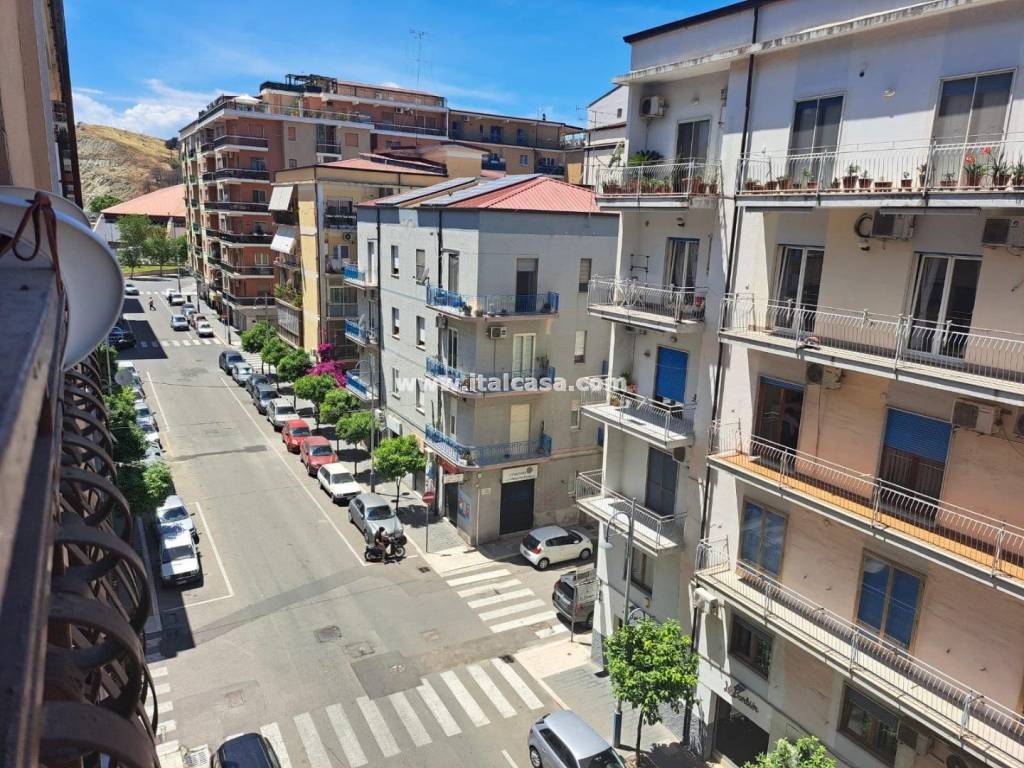 Appartamento a Crotone in Via Vittorio Veneto - Foto 4