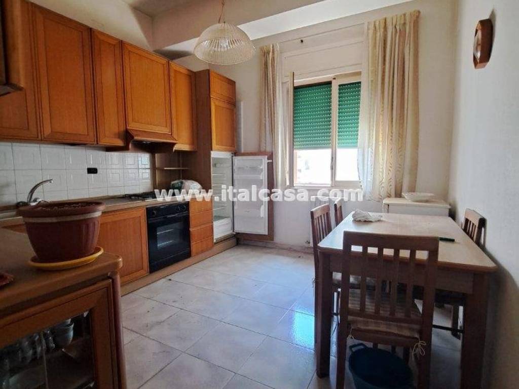 Appartamento a Crotone in Via Vittorio Veneto - Foto 5