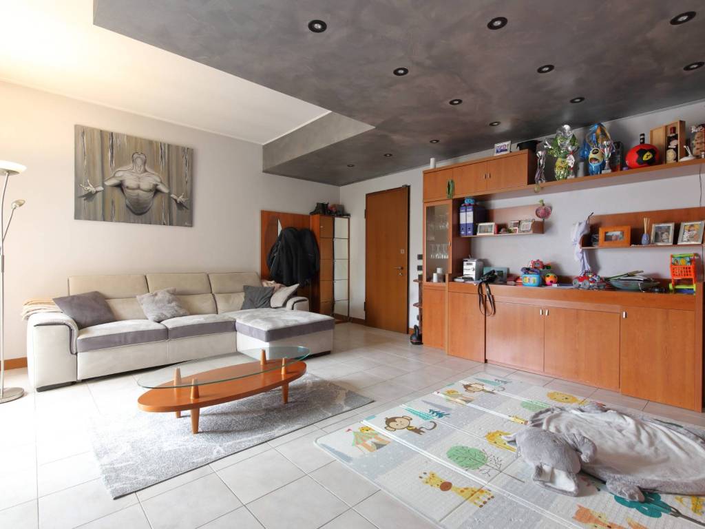 Appartamento a Uboldo in Via Carlo Cattaneo, 12 - Foto 5