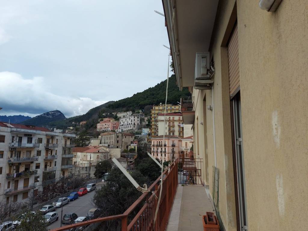 Appartamento a Salerno in Via Matteo Silvatico - Foto 3