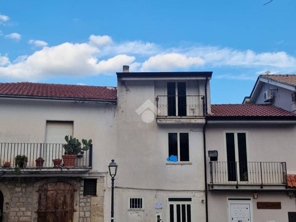 Casa indipendente a Cautano in Piazza Vittorio Veneto, 31 - Foto 2