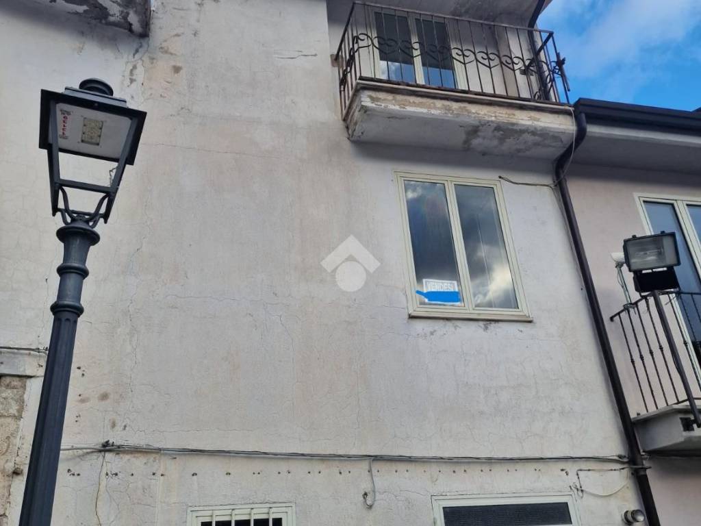 Casa indipendente a Cautano in Piazza Vittorio Veneto, 31 - Foto 3