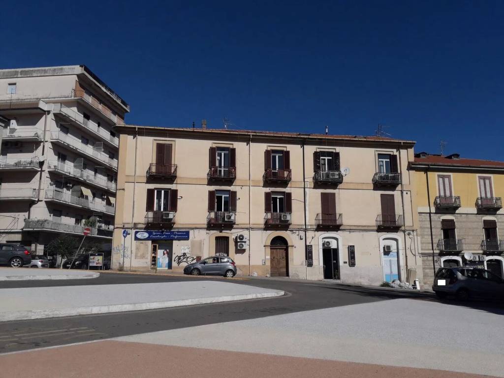 Appartamento a Cosenza in Piazza Della Riforma, 8 - Foto 2