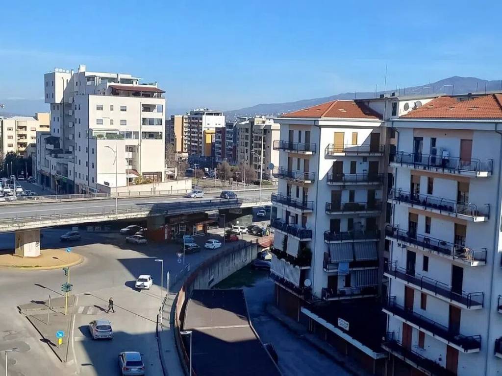 Appartamento a Cosenza in Viale Giovanni E Francesca Falcone, 27 - Foto 3