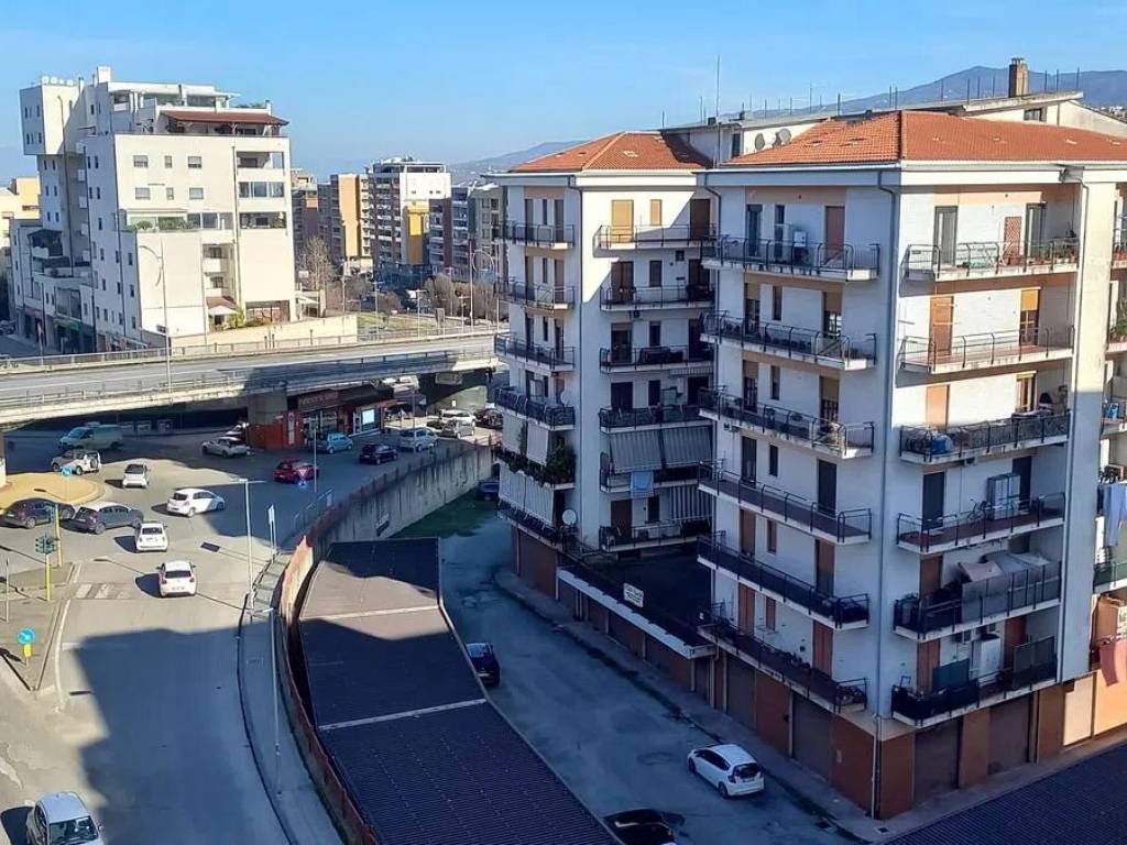 Appartamento a Cosenza in Viale Giovanni E Francesca Falcone, 27 - Foto 5