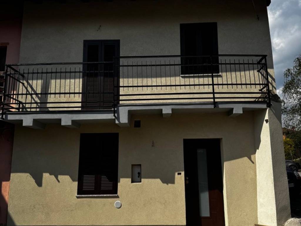 Casa indipendente a Nibionno in Via Luigi Cadorna, 8 - Foto 1