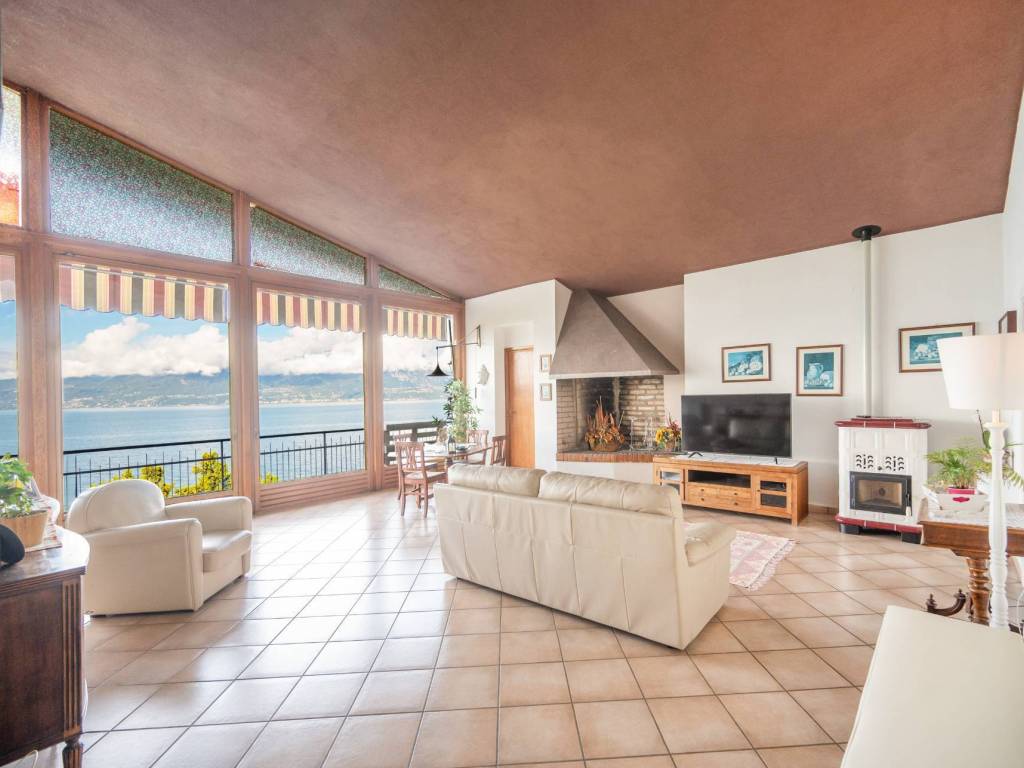 Villa a Torri del benaco in Viale Fratelli Lavanda, 3 - Foto 4