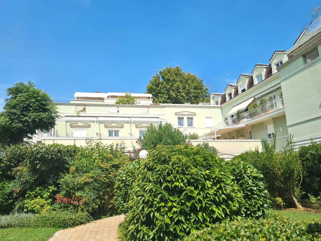Appartamento a Riccione in Viale Damiano Chiesa, 6 - Foto 2