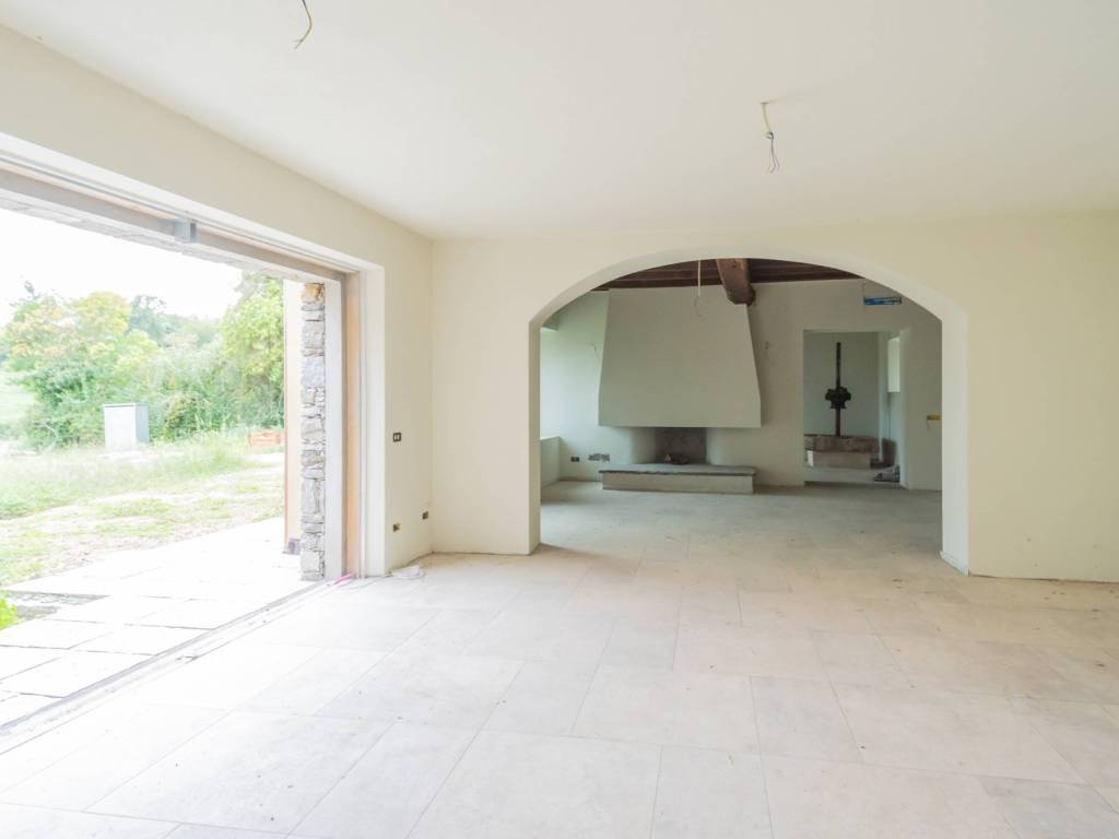 Villa a Angera in Via Vigne Secche - Foto 2