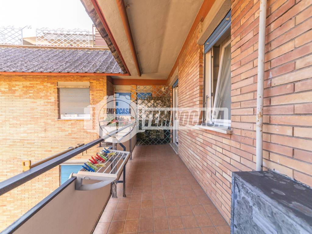 Appartamento a Roma in Via Sestio Menas 120 - Foto 1