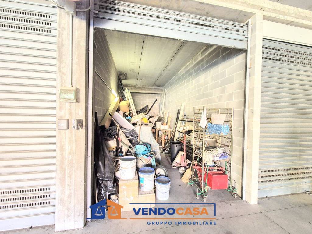 Box / garage a Finale ligure in Piazza della Villetta - Foto 2