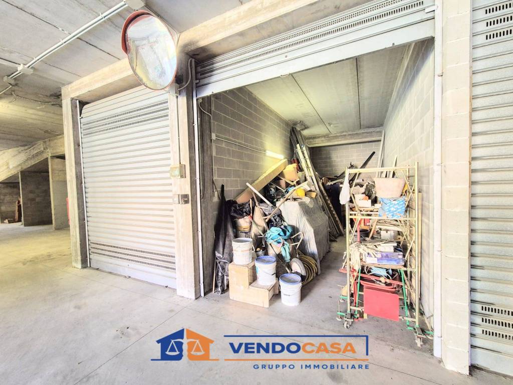 Box / garage a Finale ligure in Piazza della Villetta - Foto 3
