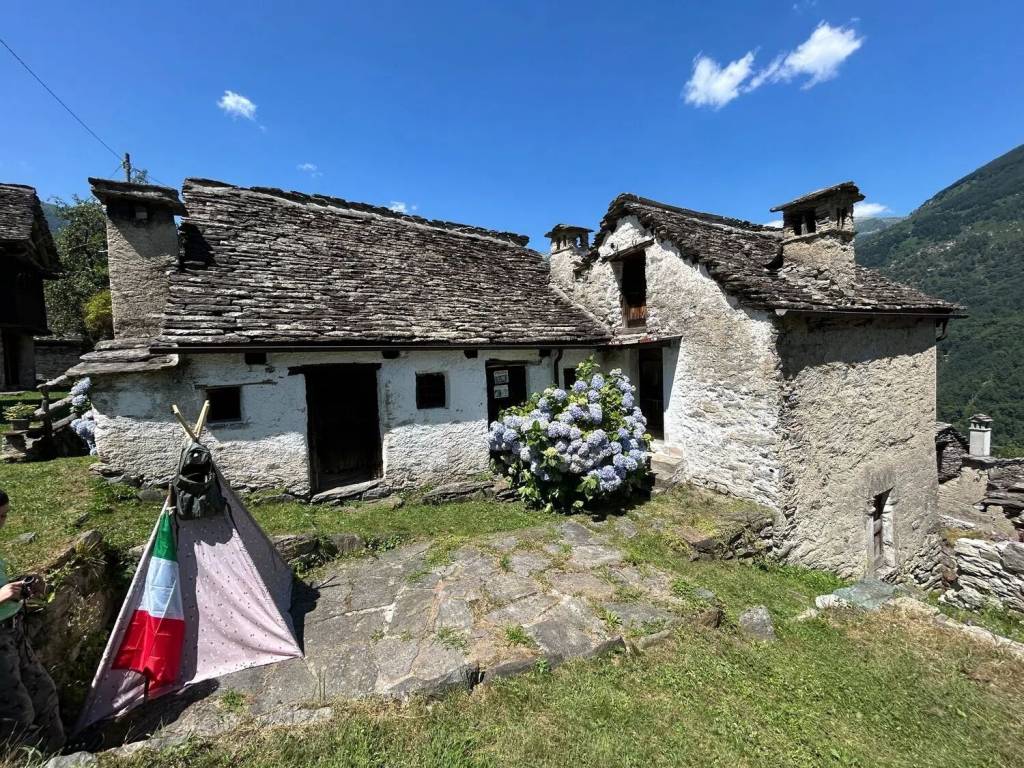 Palazzo / stabile a Bognanco in Piazza Bei, 23 - Foto 2