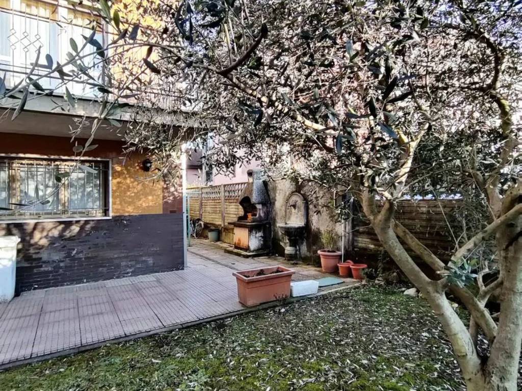 Villa a Busto arsizio in Via Pasquale Pozzi S.N.C. - Foto 4
