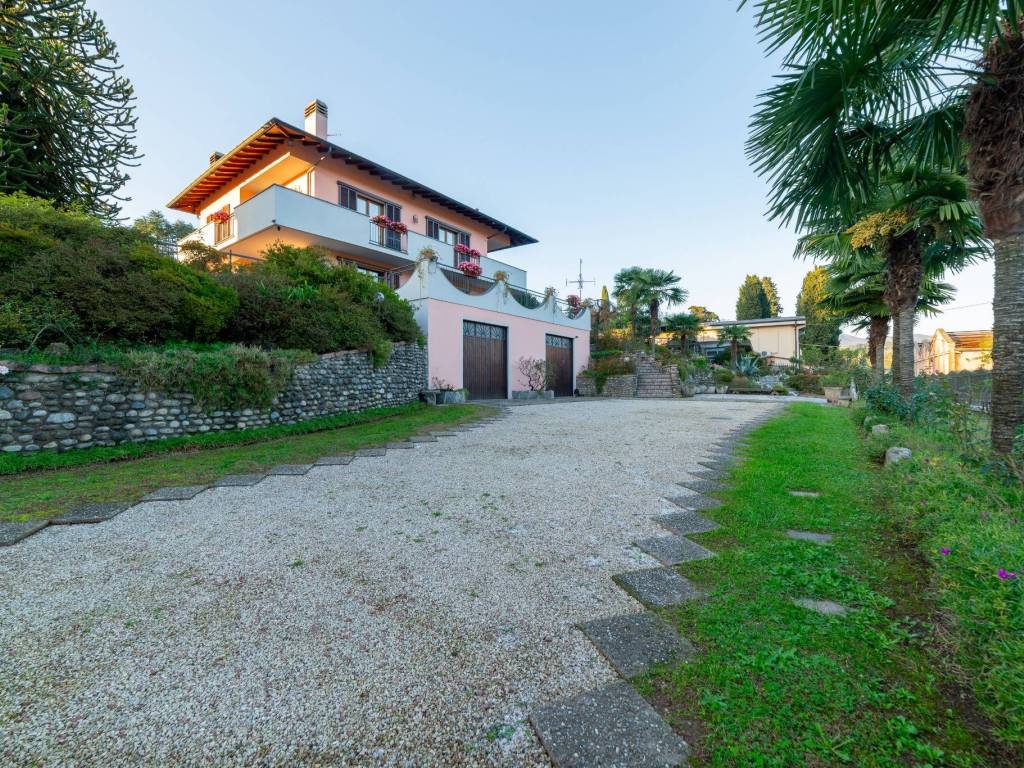 Villa a Besozzo in Via Guglielmo Marconi, 19 - Foto 2