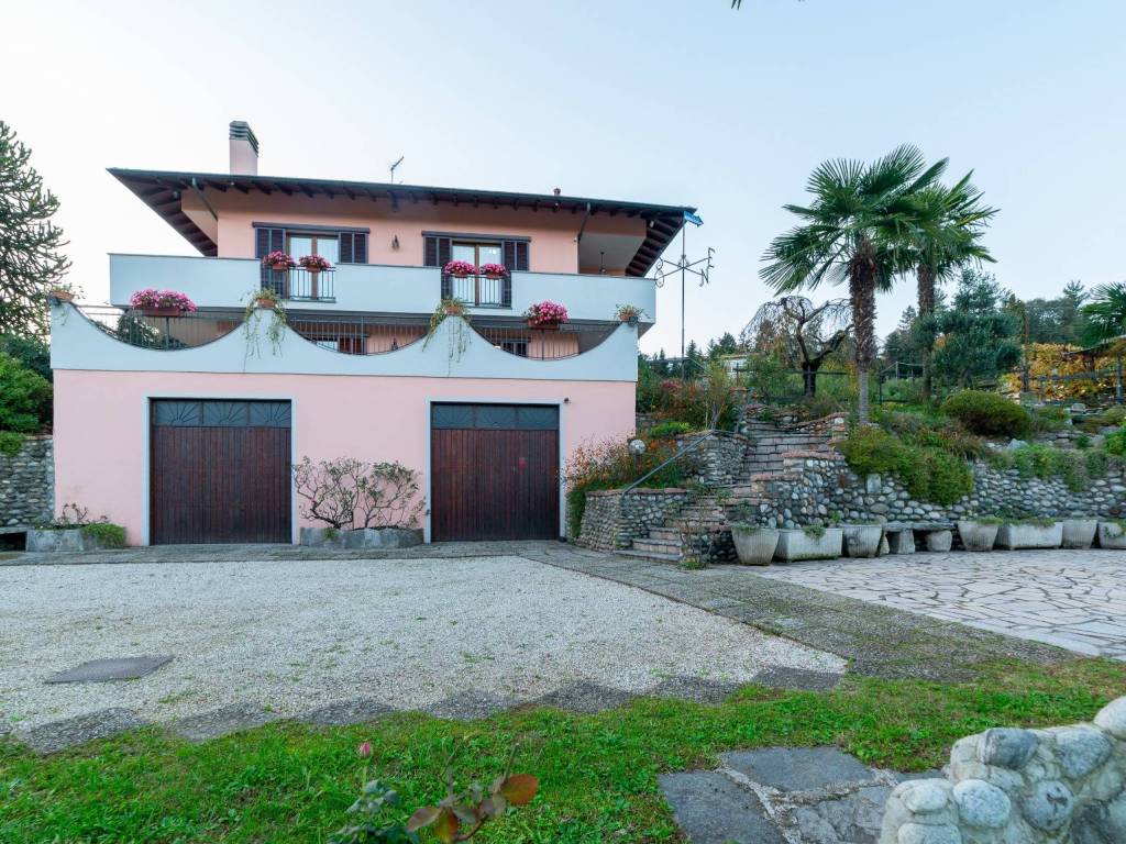 Villa a Besozzo in Via Guglielmo Marconi, 19 - Foto 3
