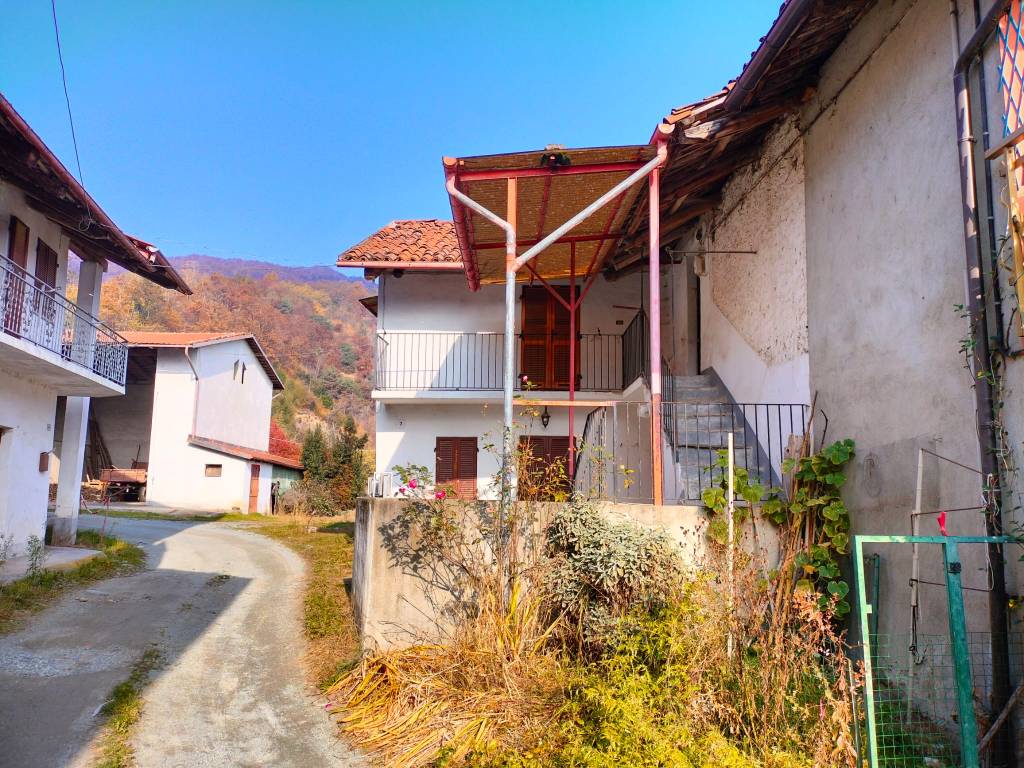 Casa indipendente a Revello in Via Vecchia della Valle, 7 - Foto 2