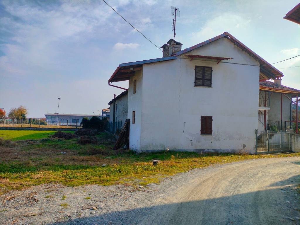 Casa indipendente a Revello in Via Vecchia della Valle, 7 - Foto 3