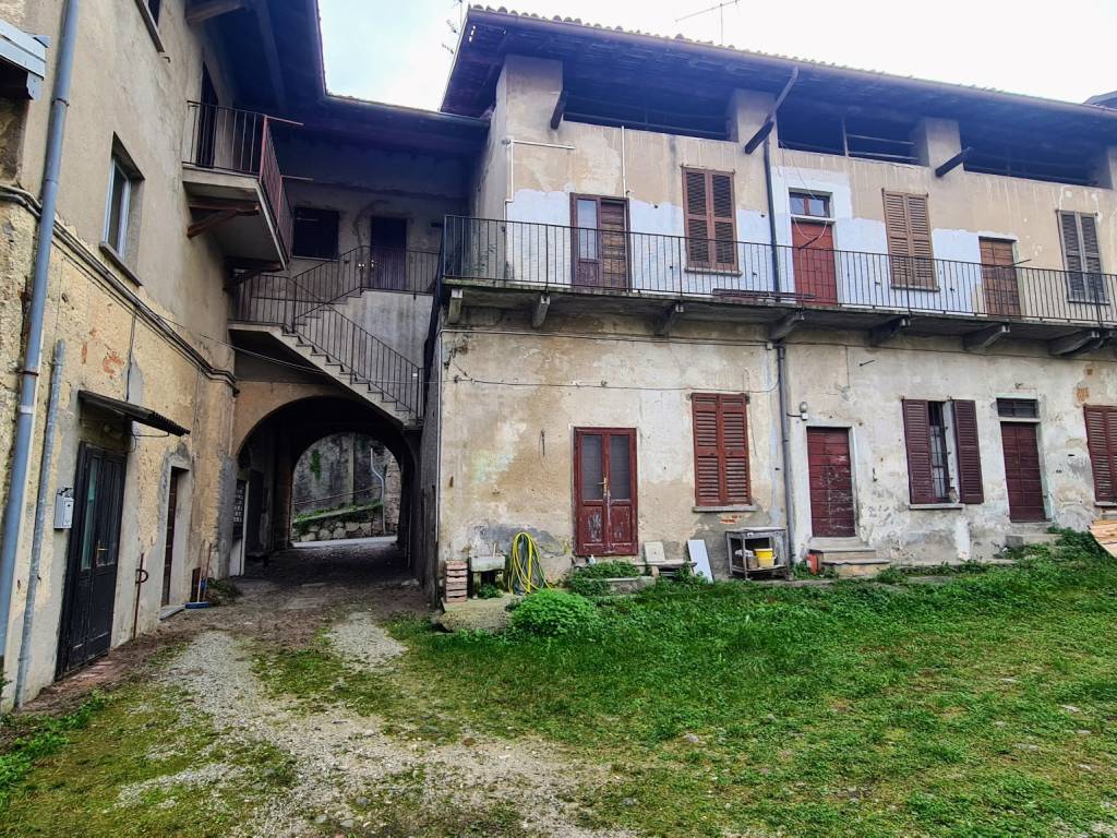 Terreno a Besozzo in Via ADAMOLI, 11 - Foto 4
