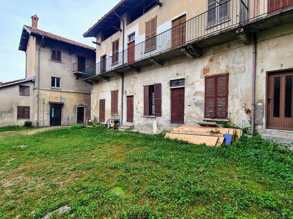 Palazzo / stabile a Besozzo in Via adamoli, 11 - Foto 2