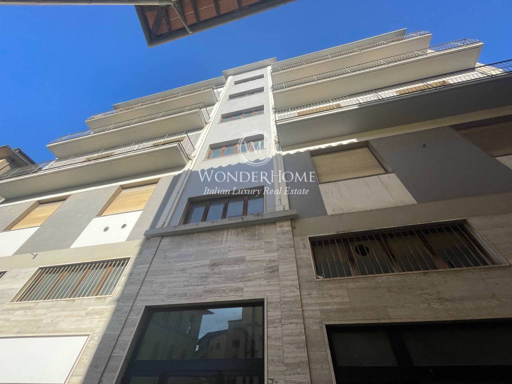 Palazzo / stabile a Poggibonsi in Piazza Camillo Benso di Cavour - Foto 2