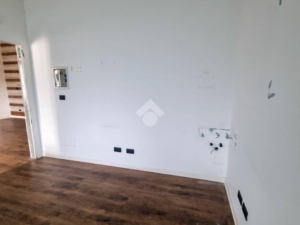 Immobile a Casatenovo in PIAZZA DELLA REPUBBLICA, 1 - Foto 4