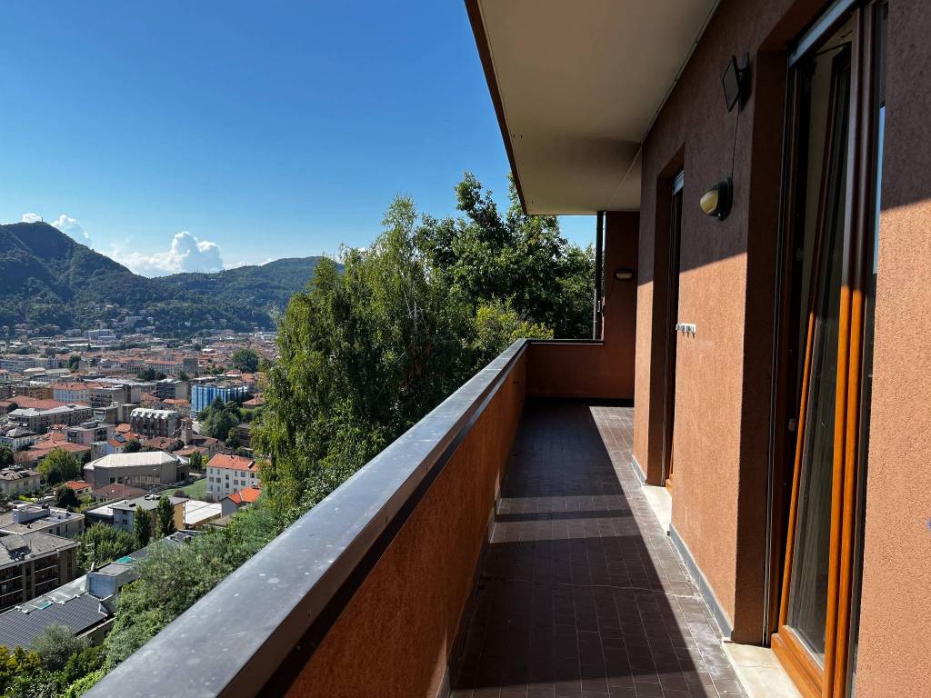 Appartamento a Como in Via per Brunate - Foto 2