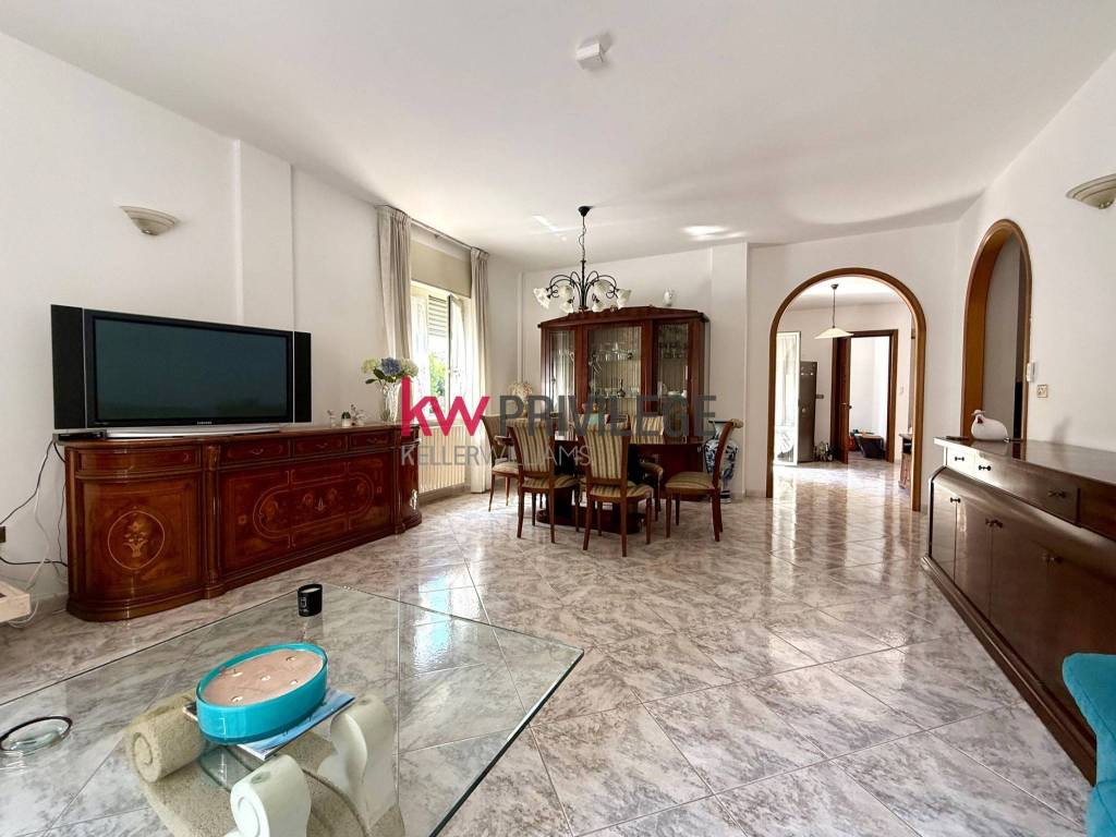 Casa indipendente a Parabita in Via Gaetano Vinci - Foto 2