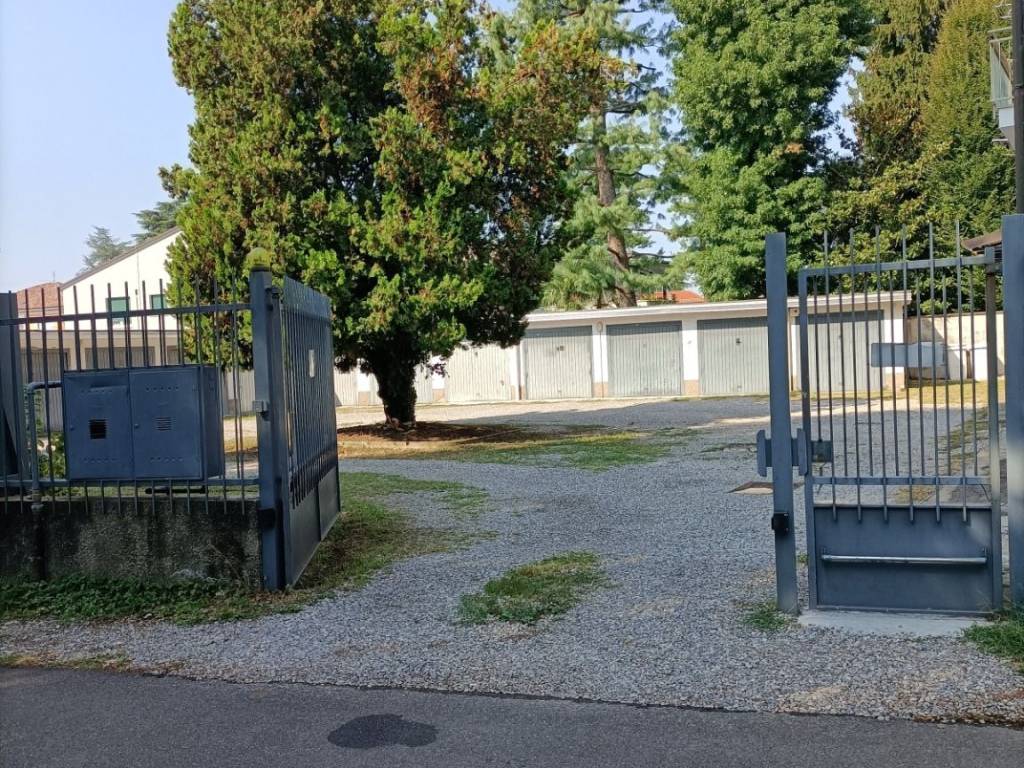 Box / garage a Gorla minore in Via Monte Berico - Foto 2