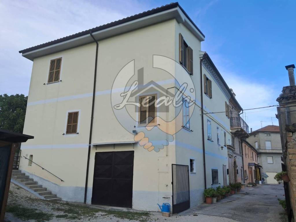 Appartamento a Falerone in VIA POZZO, 15 - Foto 2