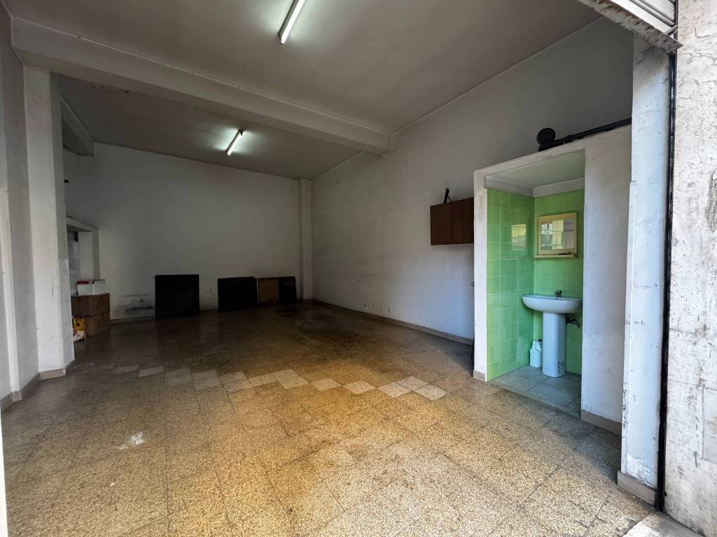 Box / garage a Bisceglie in Via Capitano Francesco Gentile, 27 - Foto 2