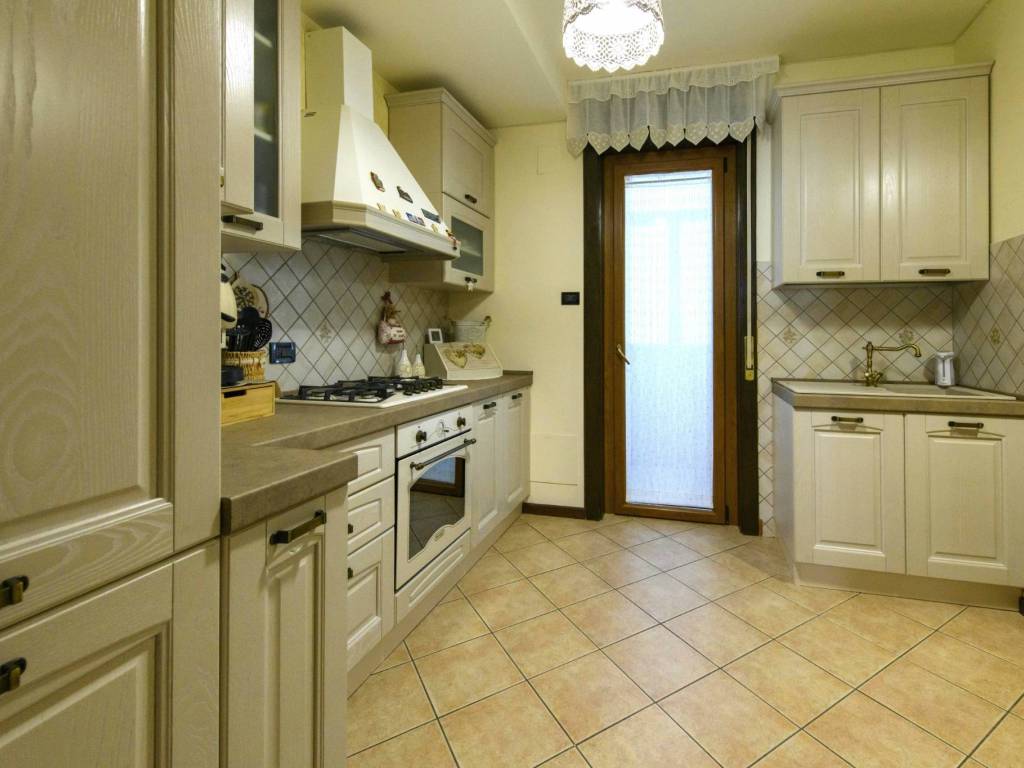 Appartamento a Gorizia in VIA GENERALE PAPA - Foto 2