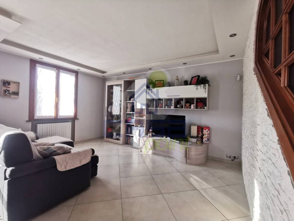 Villa a Guastalla in VIA SACCO E VANZETTI - Foto 3