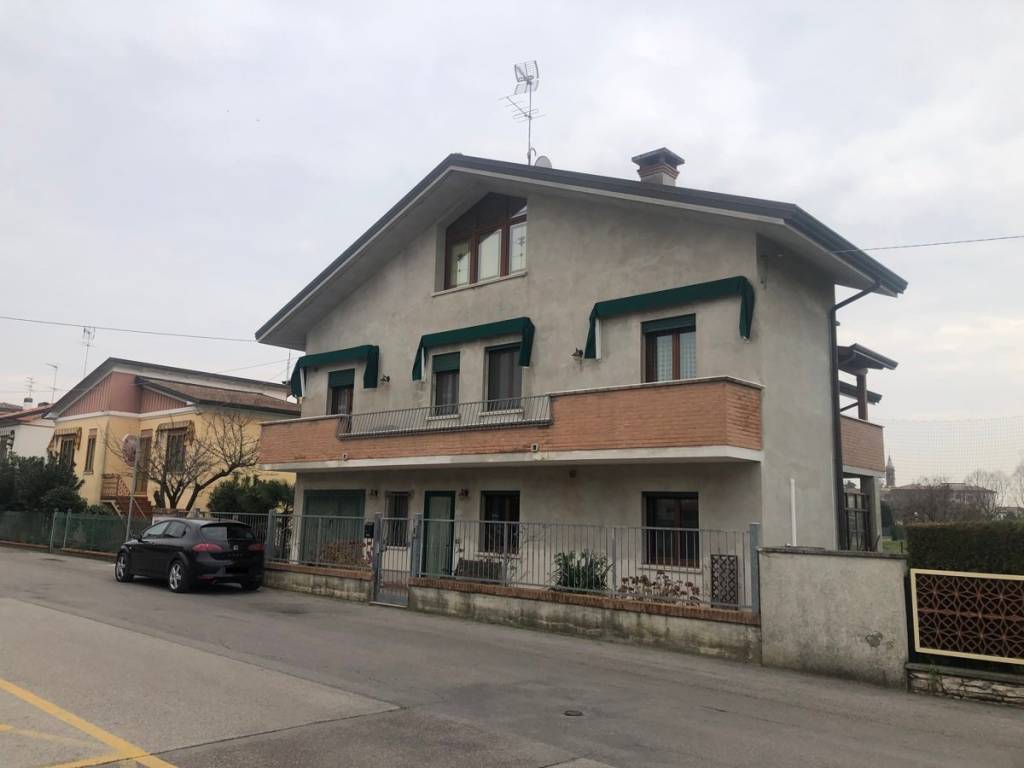 Villa a Adria in ADRIA Via Badini, 00 - Foto 2